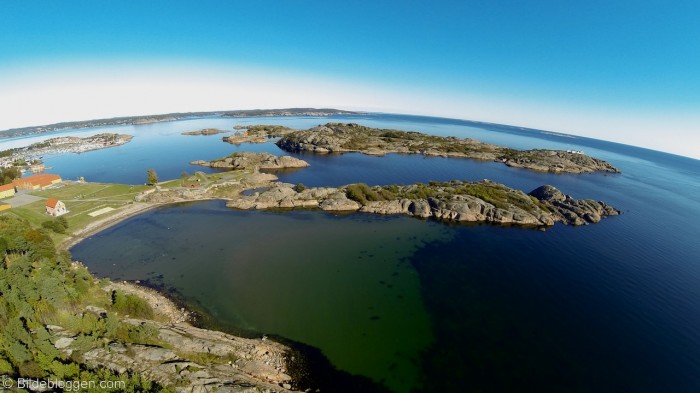 Utsikt mot Stavernsøya, Citadellet og Stavernsoddenfyr og Fredriksvern verft