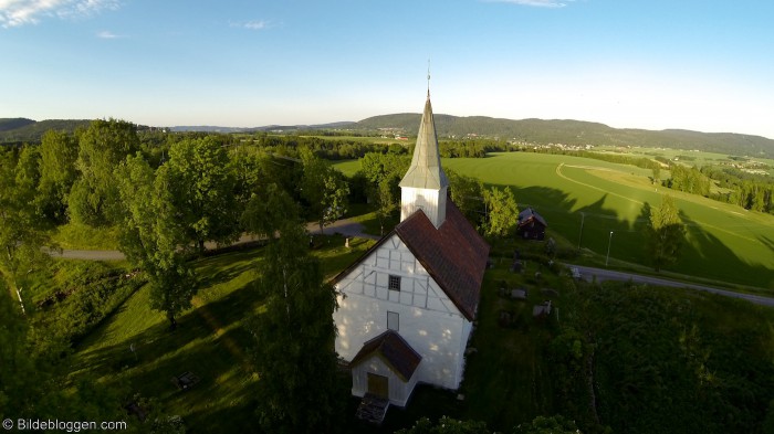 Flyfoto-Skoger-gamleKirke-4