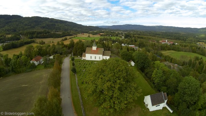 Flyfoto-Hof-Kirke-1